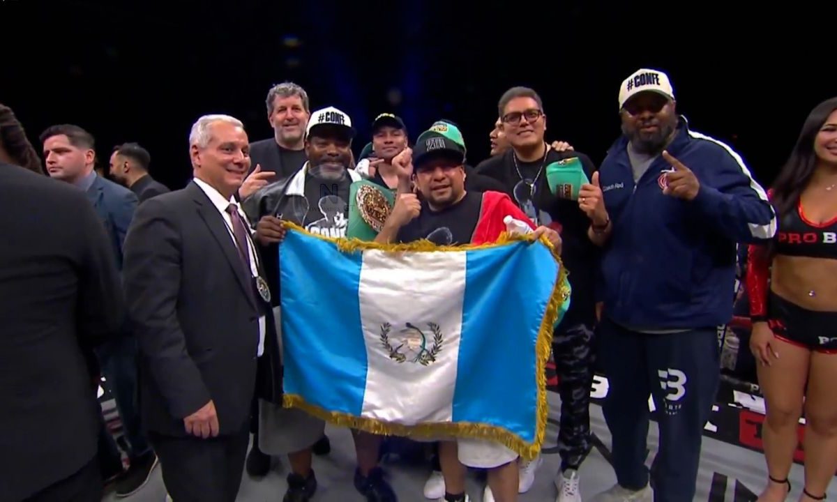 Lester Martínez se corona campeón interino supermediano del CMB