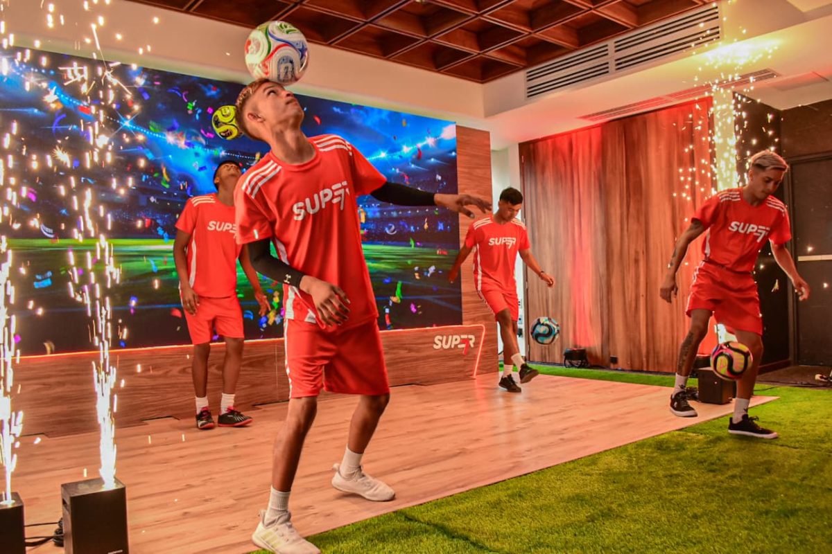 Súper 7 enciende la pasión del fútbol con balones Adidas TRIONDA