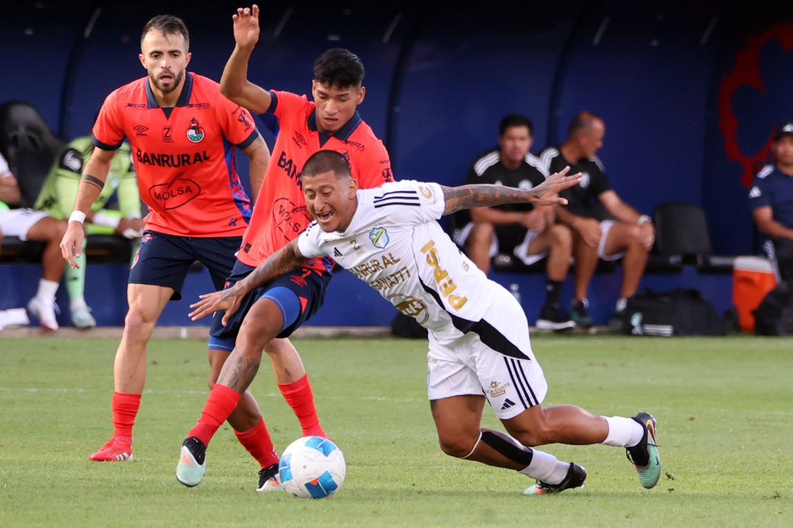 Rojos y cremas disputan esta noche el Clásico 337