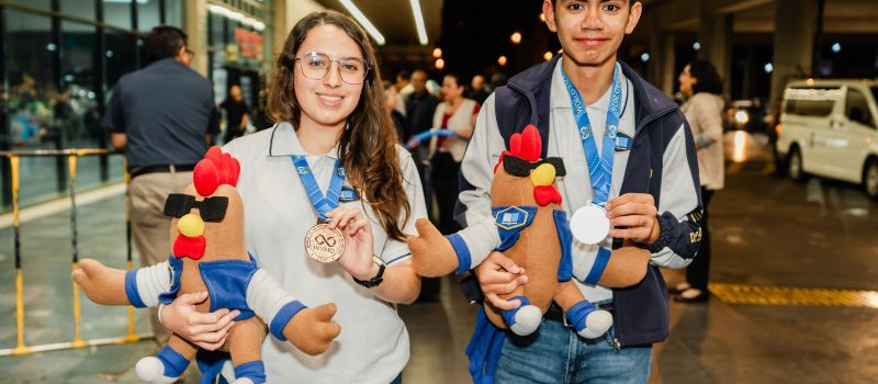 Estudiantes del Colegio Castillo Córdova destacan en Olimpiada Mundial de Matemáticos